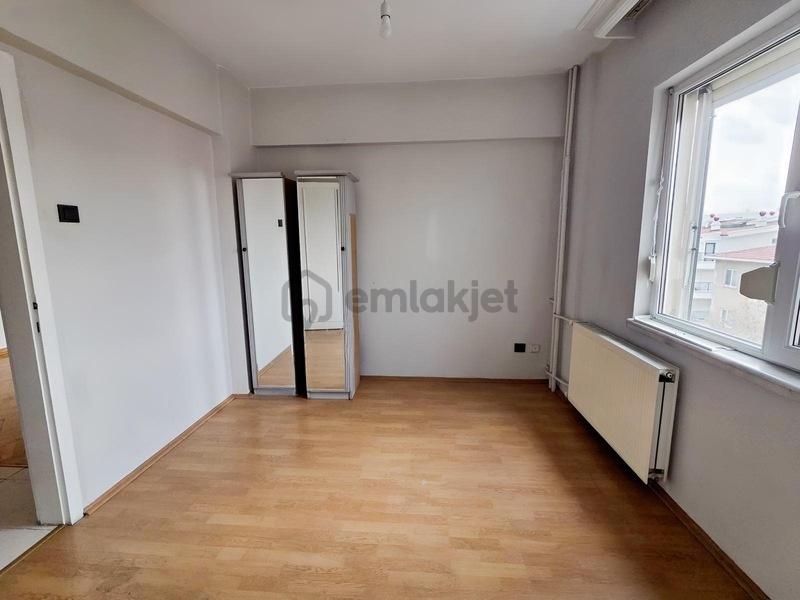 Gmk Bulvarı'nda Tamamı Konutlardan Oluşan Binada Satılık Daire - 9