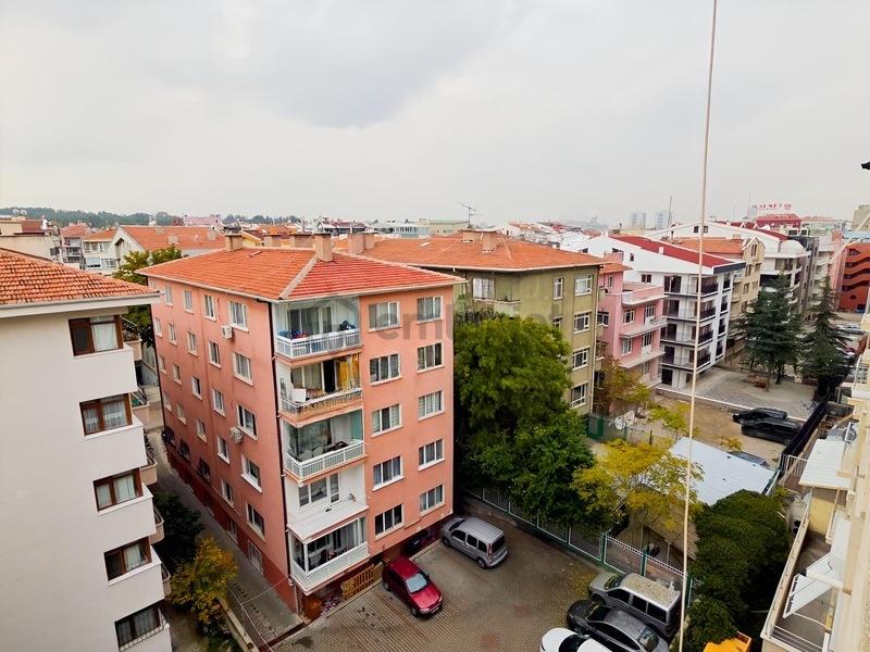 Gmk Bulvarı'nda Tamamı Konutlardan Oluşan Binada Satılık Daire - 13