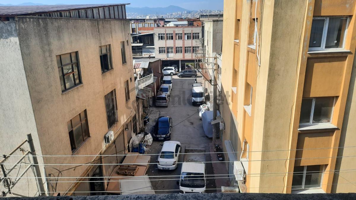 Karabağlar Sanayide 3 Katlı Satılık Komple Bina - 21