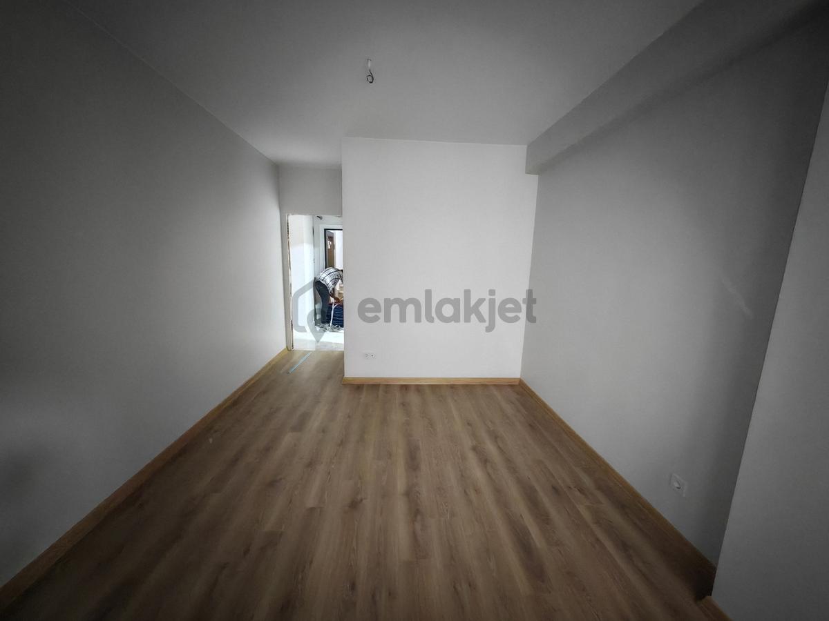 Ümraniye İstiklalde Cadde Üzeri Satılık 2+1 Daire - 2