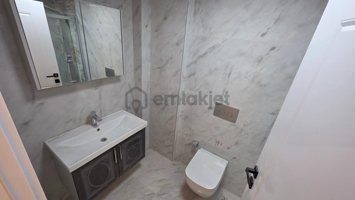 Sivas Yeşilyurt Mahallesi 3+1 Satılık Daire 2. Kat Güney Cephe - 24