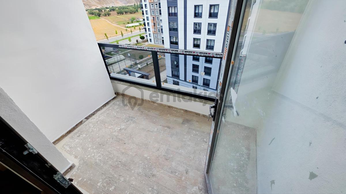 Sivas Yeşilyurt Mahallesi 3+1 Satılık Daire 2. Kat Güney Cephe - 31