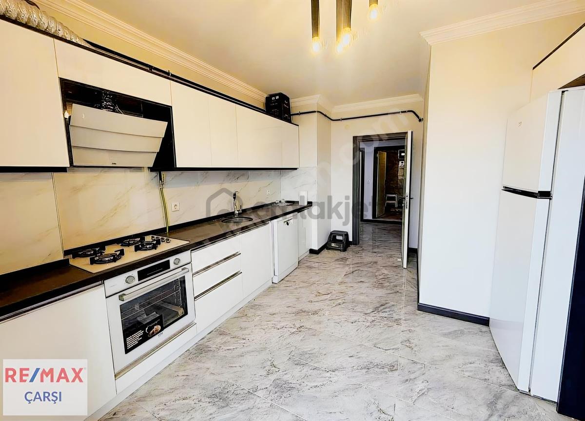 Başiskele Döngel Satılık 4+1 Deniz Manzaralı Daire