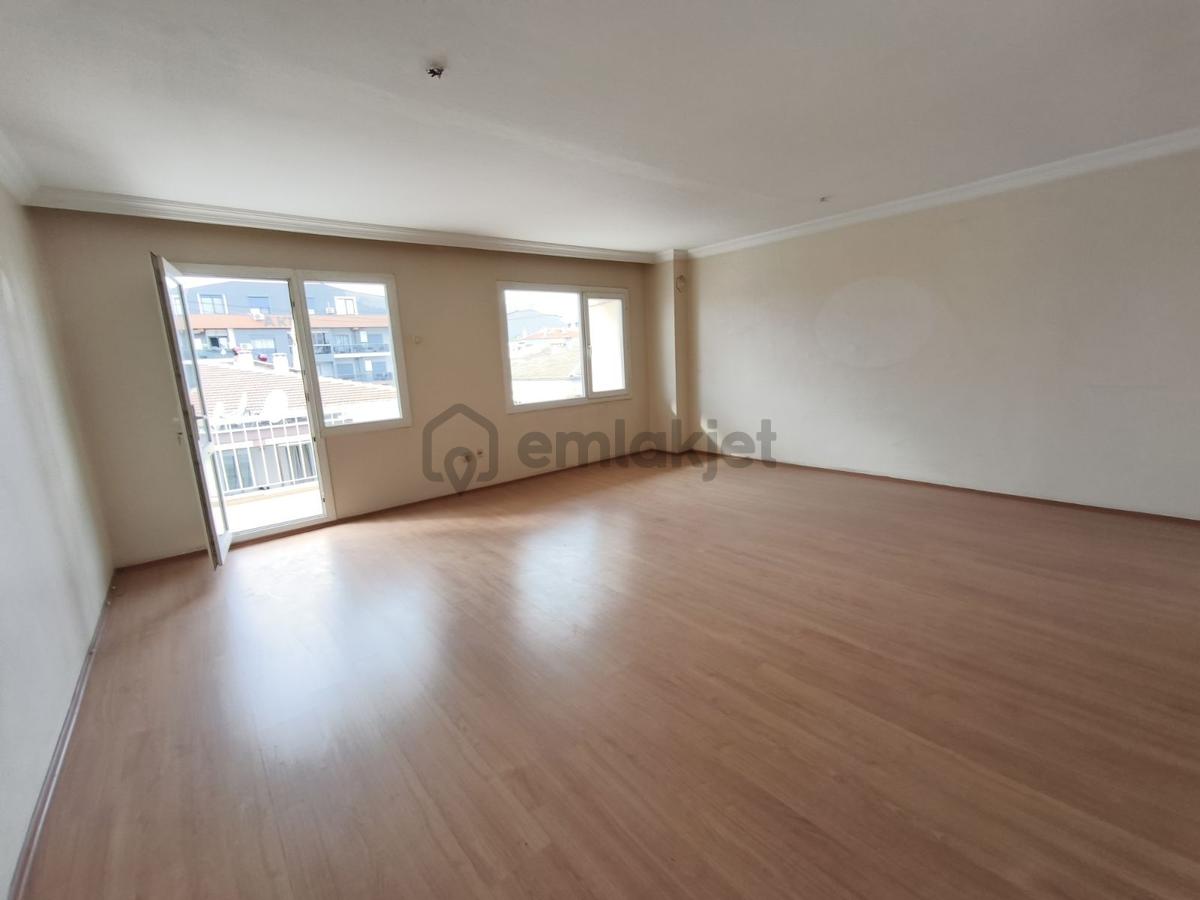 Karşıyaka Girne Cadde Üzeri Kiralık Daire - 6