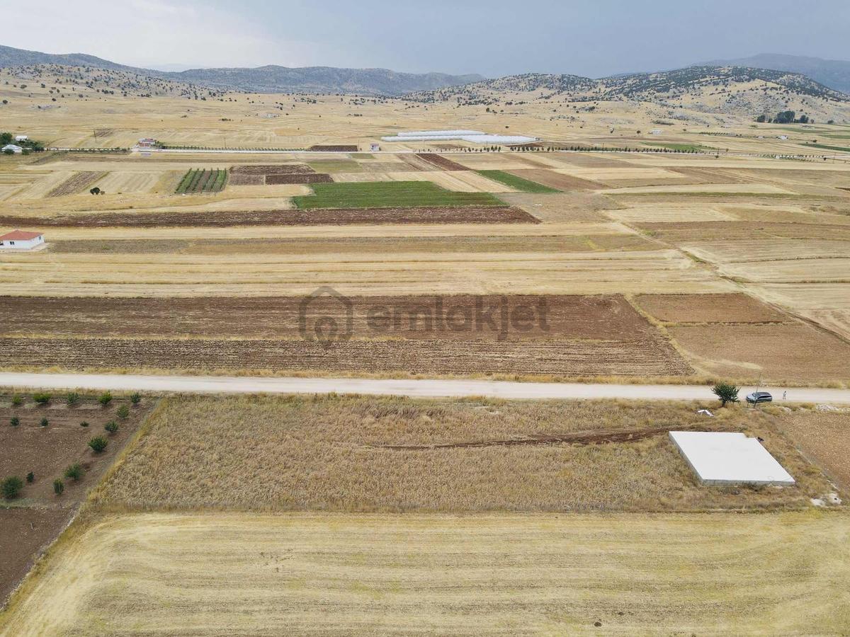 Taşkesiği'nde 3.300m2 Elektrik Su Aboneli Acil Satılık Tarla - 9