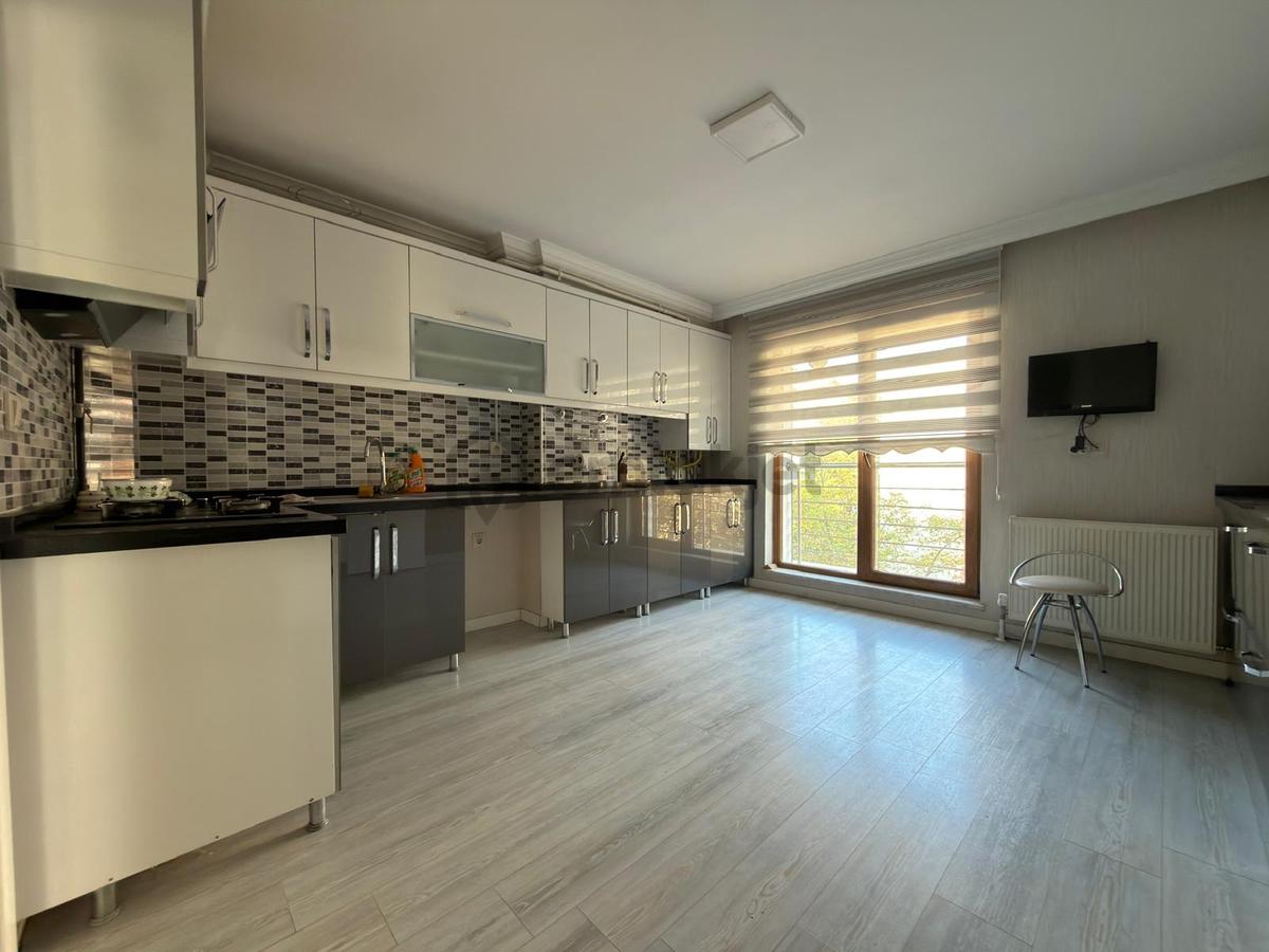 Kuttaş'tan Emek'te Köşe Başı Genç Binada 5+1 Teraslı 250m2 Daire - 2