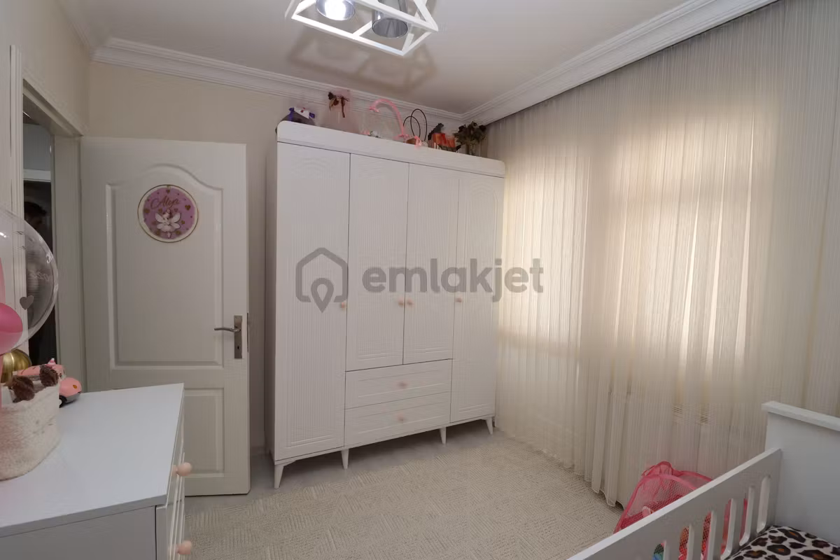 Akif'ten Elvan'da Üç Cepheli Çift Balkonlu Yapılı 2+1 Satılık Daire - 8
