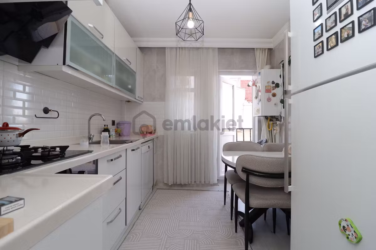Akif'ten Elvan'da Üç Cepheli Çift Balkonlu Yapılı 2+1 Satılık Daire - 13