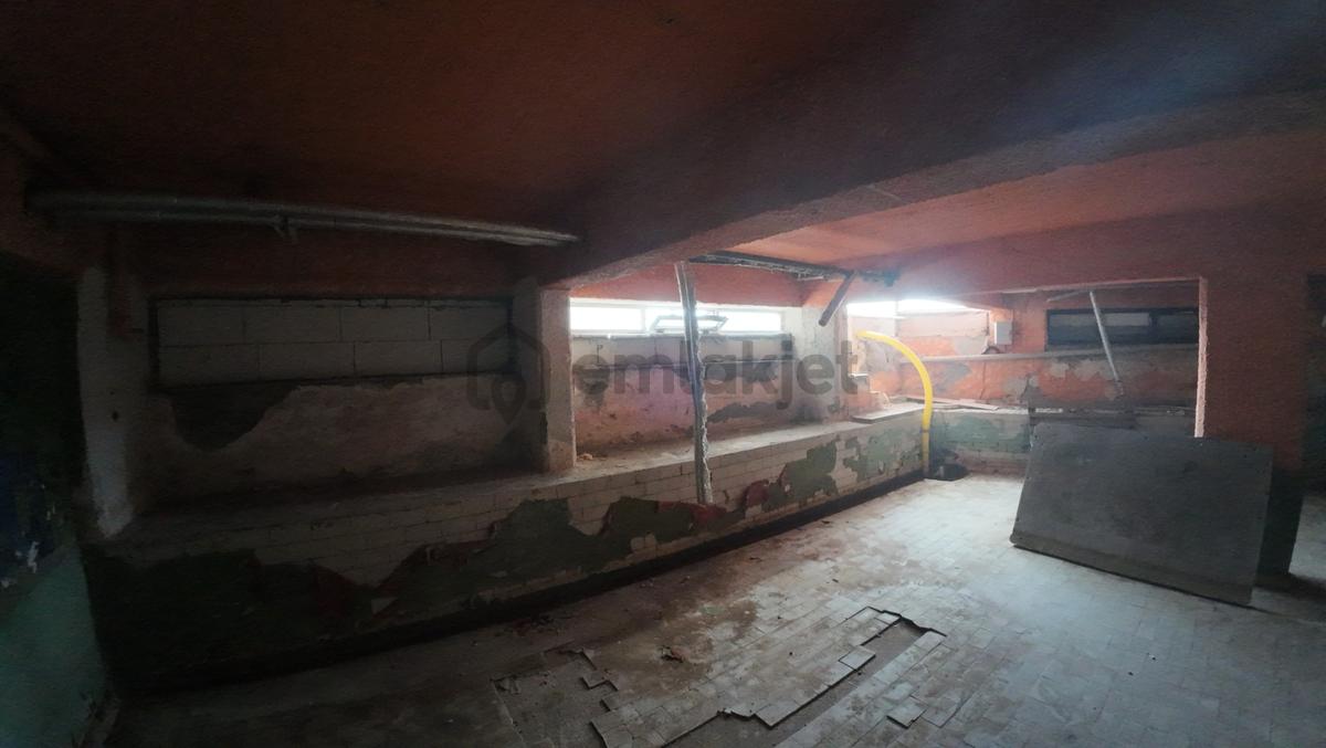 Ayvalık'ta Ana Cadde Üzerinde Satılık Depo - 20