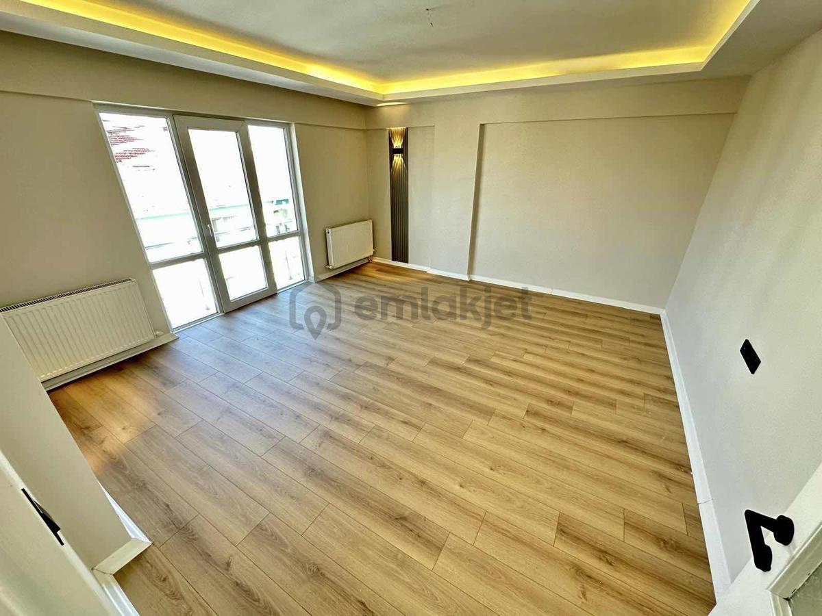 Ulukan'dn Cadde Üzerinde Fransız Cam Balkon Ve Asansörlü 3+1 !!! - 12