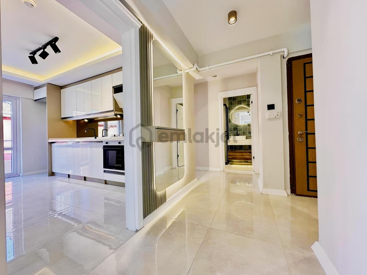 Ulukan'dn Cadde Üzerinde Fransız Cam Balkon Ve Asansörlü 3+1 !!!