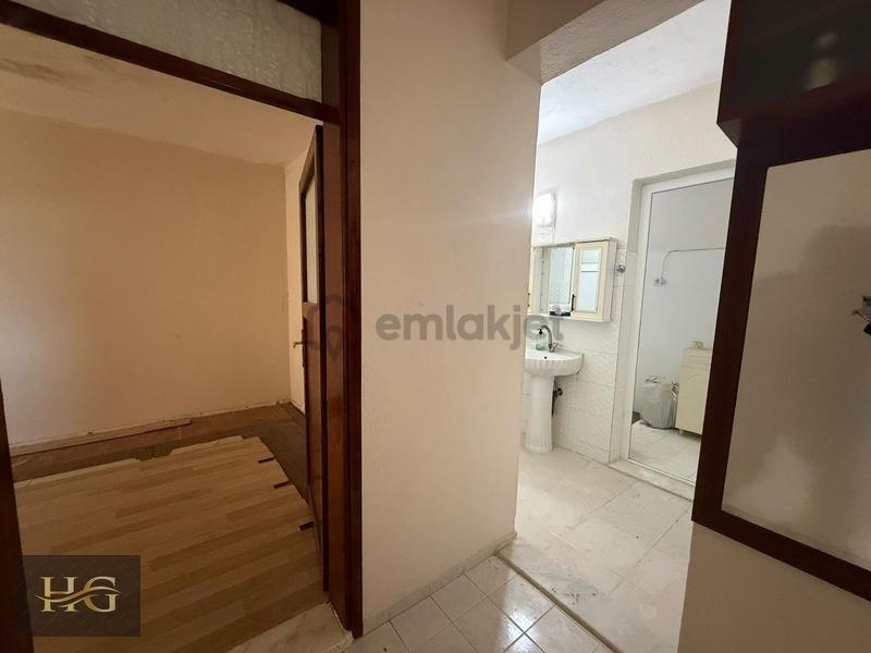 Tek Tapu, Üç Katlı.satılık 330m2 Ticari +üstte 2 Daire - 30