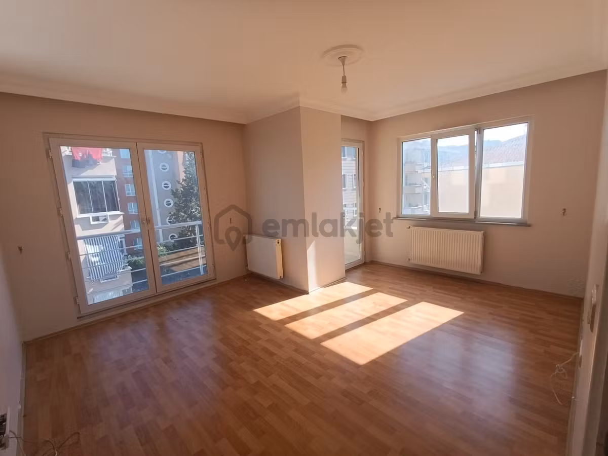 Çekmeköy Kirazlıdere Mah. 2+1 Ara Kat Kiralık Daire
