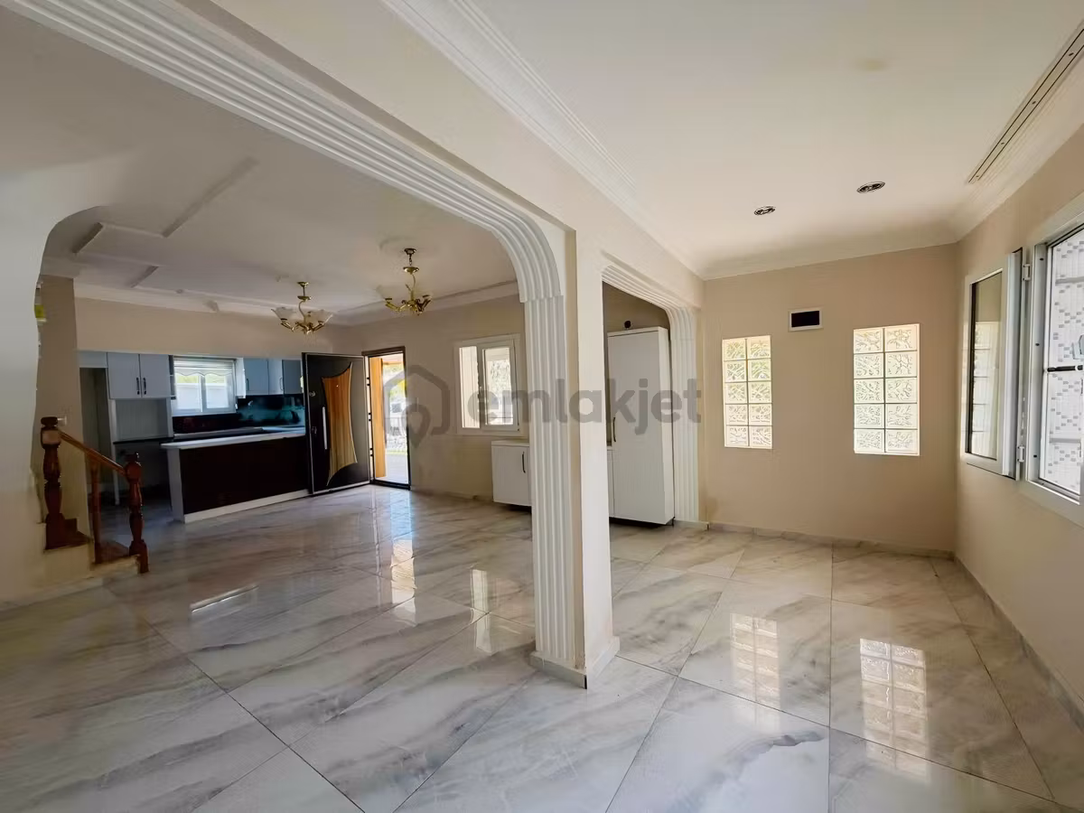 Altınkumda Köşe Villa - 6