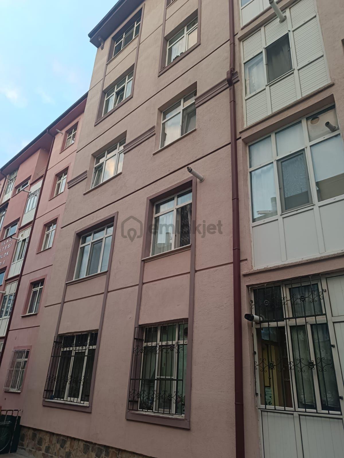 Aydınlıkevler'de Satılık 3+1 Yüksek Giriş Daire - 2