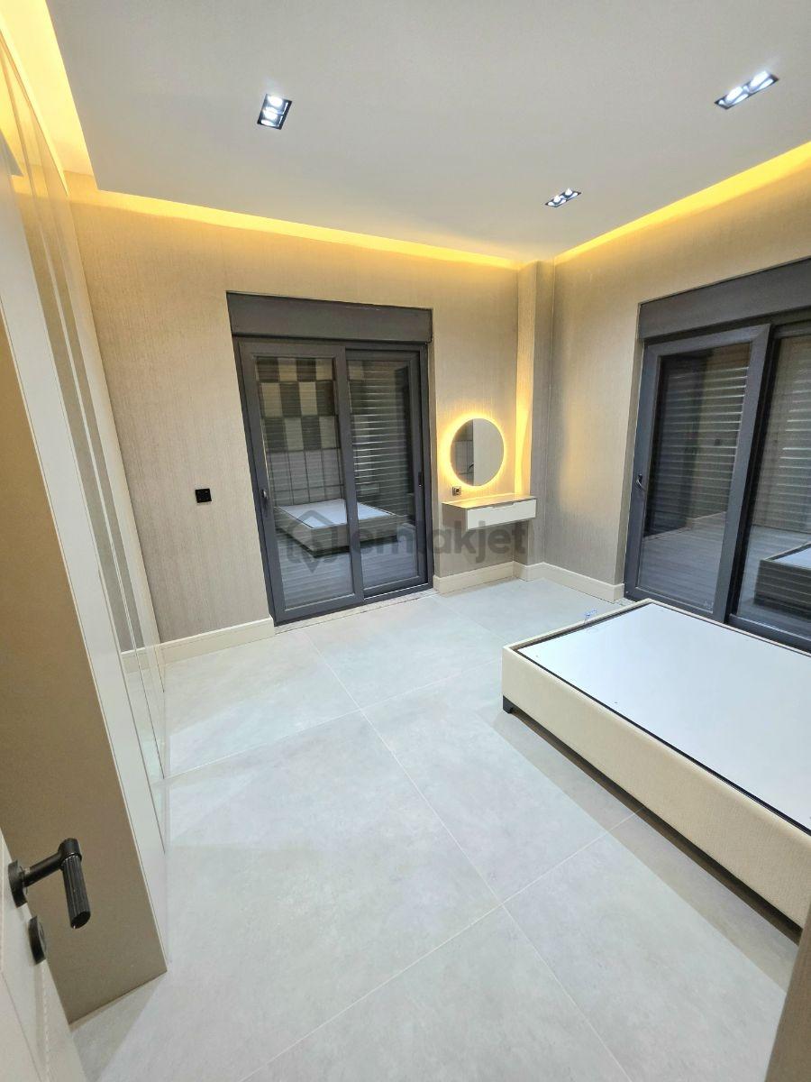 Döşemealtı Orta Mahallesinde 4 Katlı 4+1 Havuzlu Fourlex Villa - 17