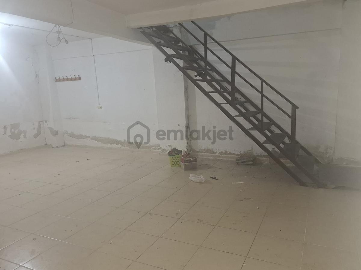 Barbaros'ta Kiralık 80'm2 Depolu Dükkan - 7