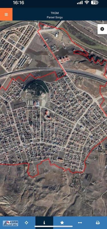 Asrın Emlak'tan Karşıyaka Mh.satılık 292 Mt Köşe Parsel Arsa - View 3
