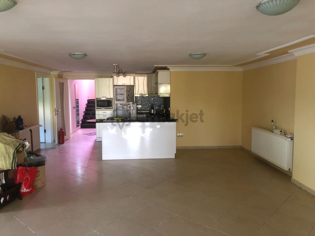 Balıkesir Ayvalık Ta Satılık Villa.denize 20 Metre Mesafede - More