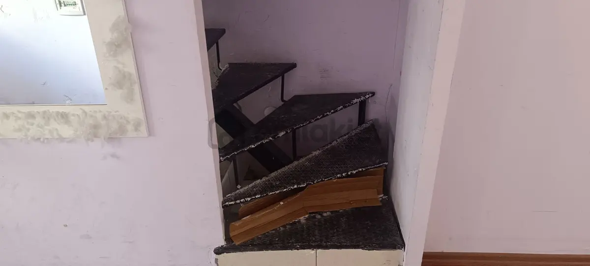 100.yıla Cephe 3 Katlı Dükkan - View 4