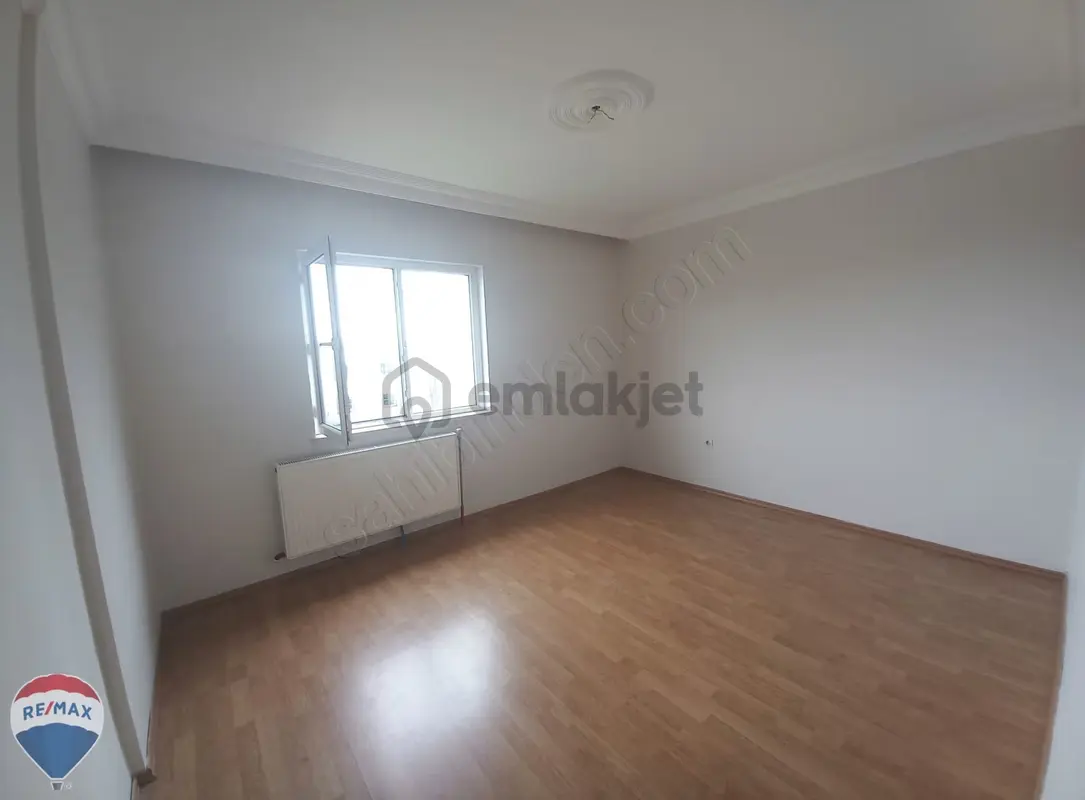Remax Mavi-camili1 1554 Ada Seçmarket Karşısı Arakat Yenilenmiş - Görünüm 4
