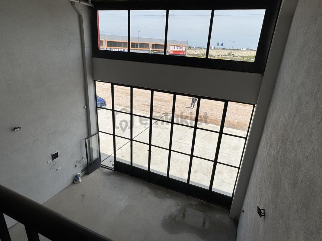 Biga Sanayi Sitesinde 170 M² Kapalı Alanlı Ve Geniş Ön Kullanım Alanlı (75 m²) Dükkan - Widok 6