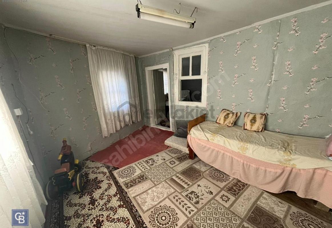 İzmir Bayındır Merkez Değerli Konumda Satılık Müstakil Ev - Daha fazla