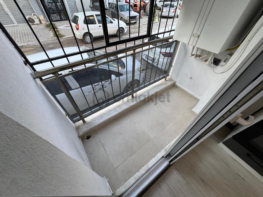 Muradiye Mahallesi Satılık Daire 1+1 60 m² 3 Katlının Yüksek Zemin Katı Açık Mutfak Full - Görünüm 5
