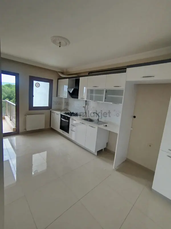 Menderes Merkezde 3+1 Kiralık Daire, İzmir
