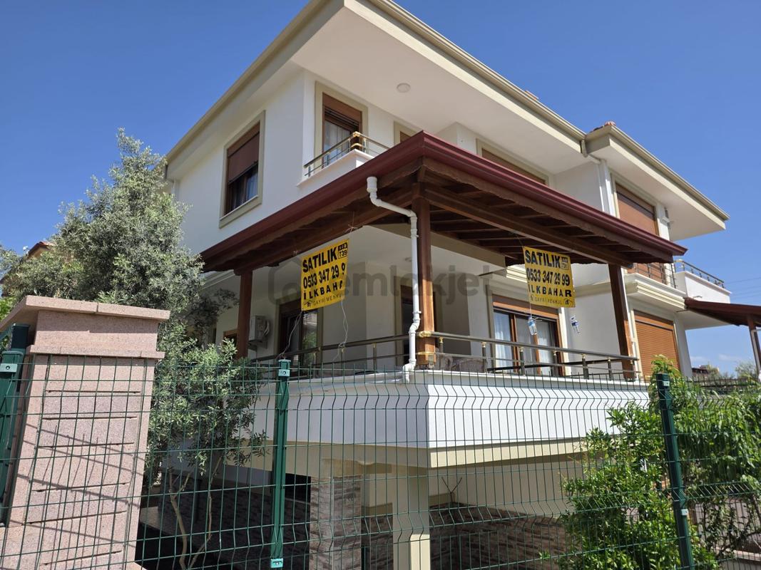 Altınoluk İlkbahar'dan 200 m² Arsa İçinde Deniz Manzaralı Garajlı Bahçeli Lüx Fırsat Villa, Balıkesir