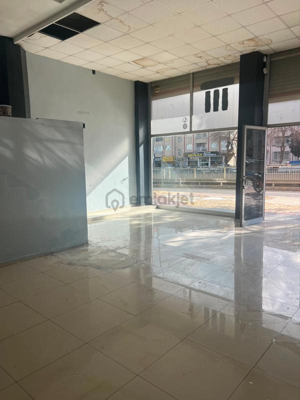 Deniz Gayrimenkul’den Uçaksavar Kavşağında Ana Cadde Üzeri Kiralık İş Yeri - Görünüm 6
