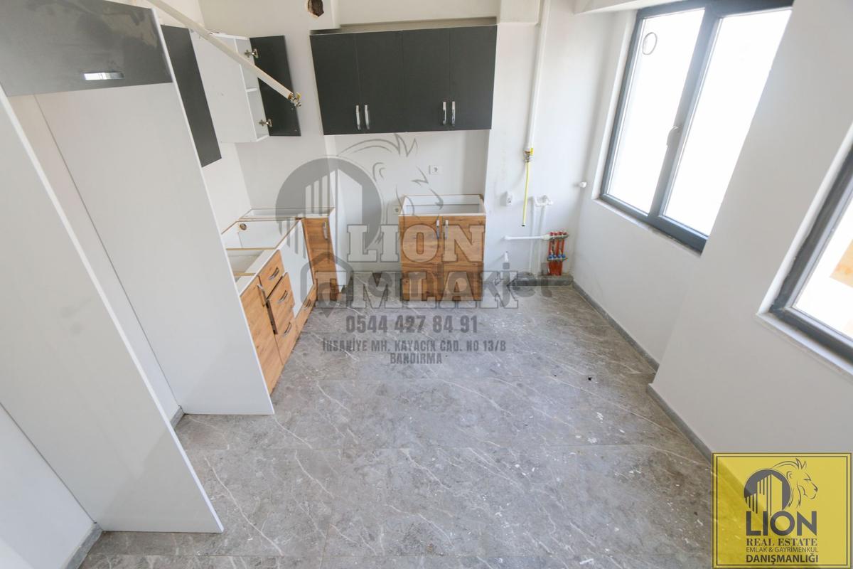 Lıon Emlak'tan Çarşı Merkezde Ön Cephe Satılık Geniş 3+1 Dubleks Daire - View 5