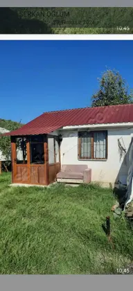 Banaz Hatipler Köyünde 5800m2 Tarla İçinde Ev