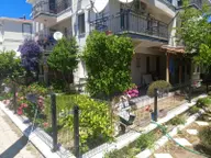 Foçada Sezonluk Kiralık 2+1 Ayrı Mutfak Bahçeli Zemin Daire Foçada Sezonluk Kiralık 2+1 Ayrı Mutfak Bahçeli Zemin Daire