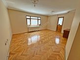 Şafaktepe Mahallesinde Ara Katta Bağımsız Salon 3+1 Satılık Daire