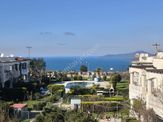 Flamingo Sitesinde Hem Deniz Hem Göl Manzaralı Teraslı Daire