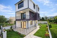 Tekirdağ Yeniçiftlik De Anayol Üzeri Büyük Ve Kullanışlı Villa