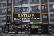 Atatürk Caddesinde Satılık 390 M2 Köşe Başı İskanlı Dükkan