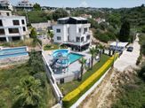 Kuşadasında Satılık Süper Lüks Eşyalı Tripleks Villa