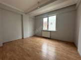 Anadolu Üni. Ve Özdilek Avm Yakını Kiralık 1+1 Geniş Daire