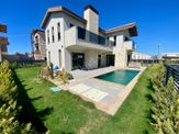 Kuşadası'nda Özel Havuzlu Tam Müstakil 4+1 Sıfır Lüks Villa