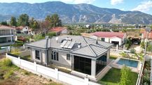 Antalya Döşemealtı'nda Dağ Manzaralı Havuzlu Müstakil Villa