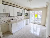 Akçay Emlak'tan Akşehir Gazi Mahallesi Budak Market Civarında Asansörlü Ara Kat Kiralık 3+1 Daire