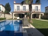 Alaçatı'da 525 M2 Arsa İçinde Yüzme Havuzlu 5+1 Sezonluk Kiralık Müstakil Taş Villa