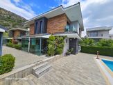 Kuşadası Yavansu'da Eşyalı Köşe Konum Bahçeli 3+1 Villa