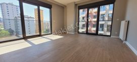 Havuzlu, Güvenlikli Sitede, Balkonlu, 2 Banyolu, 75 M² Net 2+1