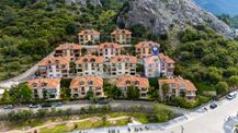 Cb Marina'dan Camiavlu Yeşimsitesi Havuzlu Otoparklı Müstakil Ev
