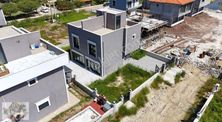 Dikili Çandarlı'da Satılık İkiz Yazlıklar (85m², Deniz Yakını)