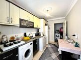 Alban'dan Metrobüse 10 Dk Balkonlu Körodasız 105m² 2+1 Daire !