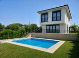 Pelitköy’de Müstakil Havuzlu Lüks Villa | 4+1 Özel Tasarım | Zeytinlikler İçinde Doğayla İç İçe